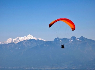 parapente et chaine de montagne